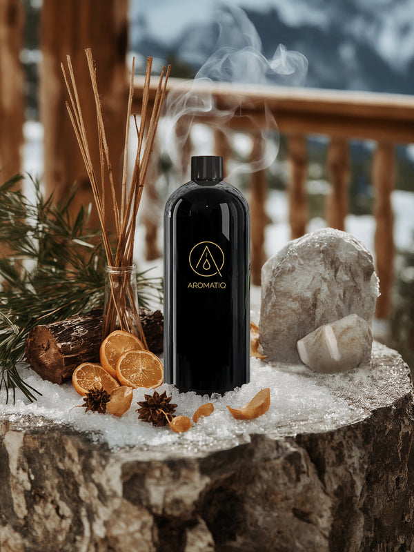 VERBIER blends palo santo, mandarin peel, smoke and vetiver to create a warm, alpine winter atmosphere. A deep, calming, wood-resin diffuser by AROMATIQ.